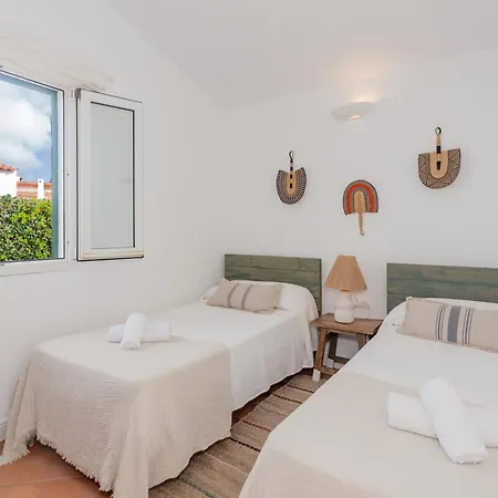 Mara Villa *